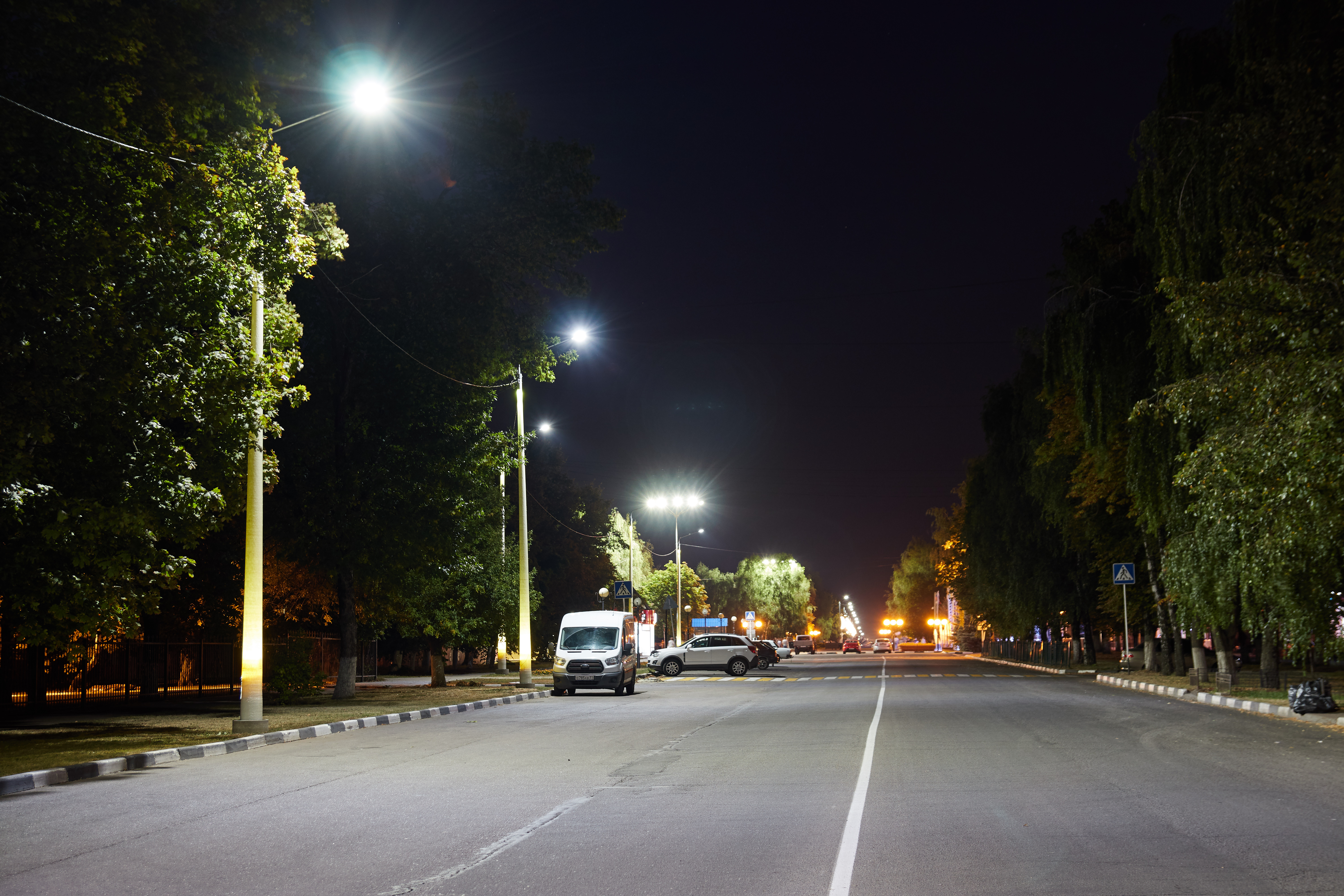 Специалисты «Белгородэнерго» смонтировали новые светильники в населенных пунктах области.