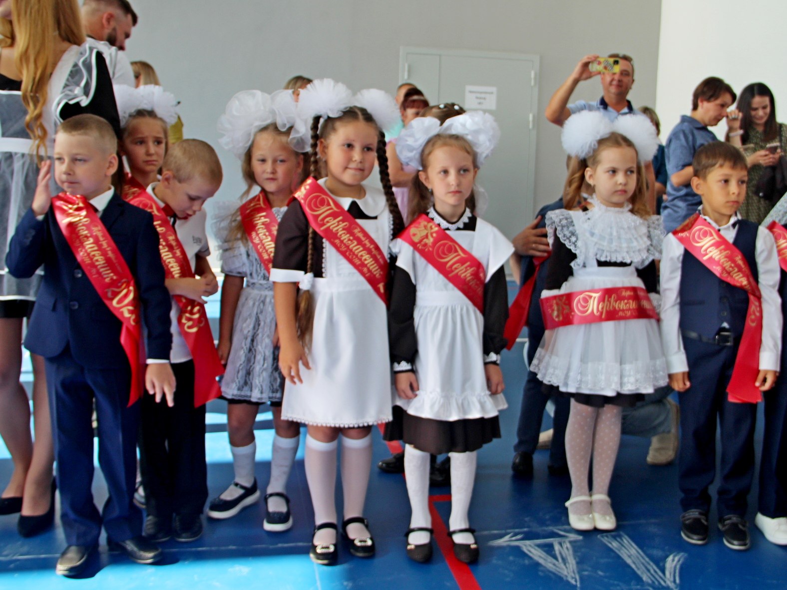 В Валуйках прошли торжественные мероприятия, посвящённые Дню знаний.