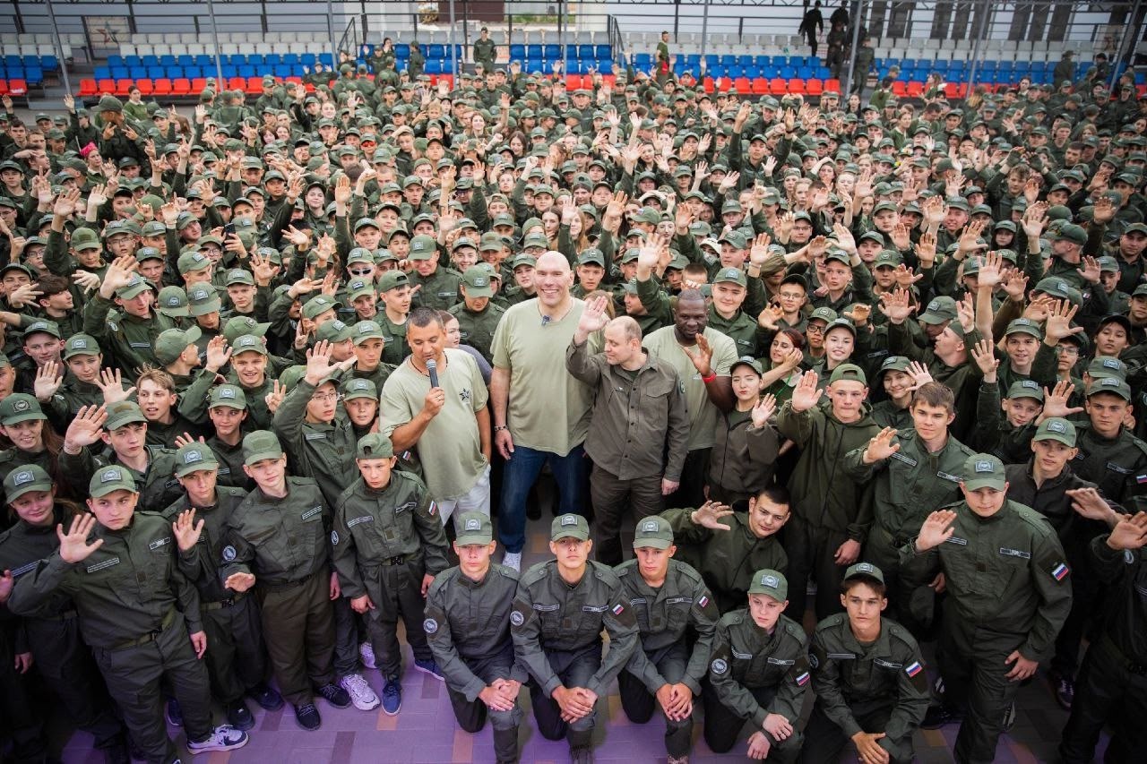 Каникулы с пользой! 50 ребят из нашего округа принимают участие в межрегиональной смене «Время юных героев» центра «Воин».