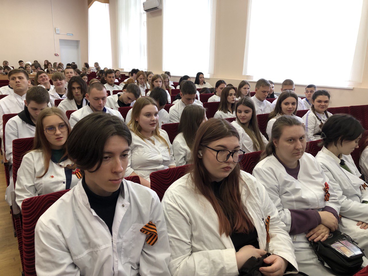 Министр здравоохранения Белгородской области Андрей Иконников встретился с выпускниками медицинского отделения Валуйского колледжа.
