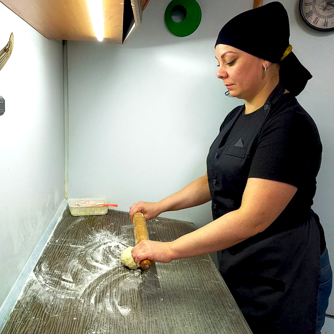 Юлия Шумова из Валуйского городского округа с помощью социального контракта открыла пиццерию.