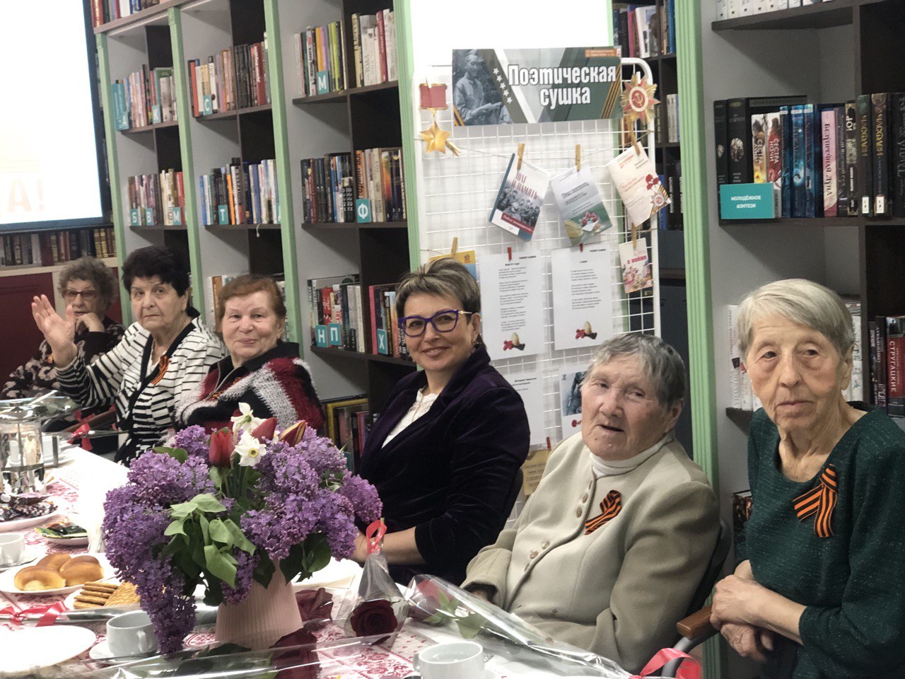 В Центральной библиотеке прошел литературный час под названием «Война в книгах», посвящённый 80-летию Победы.