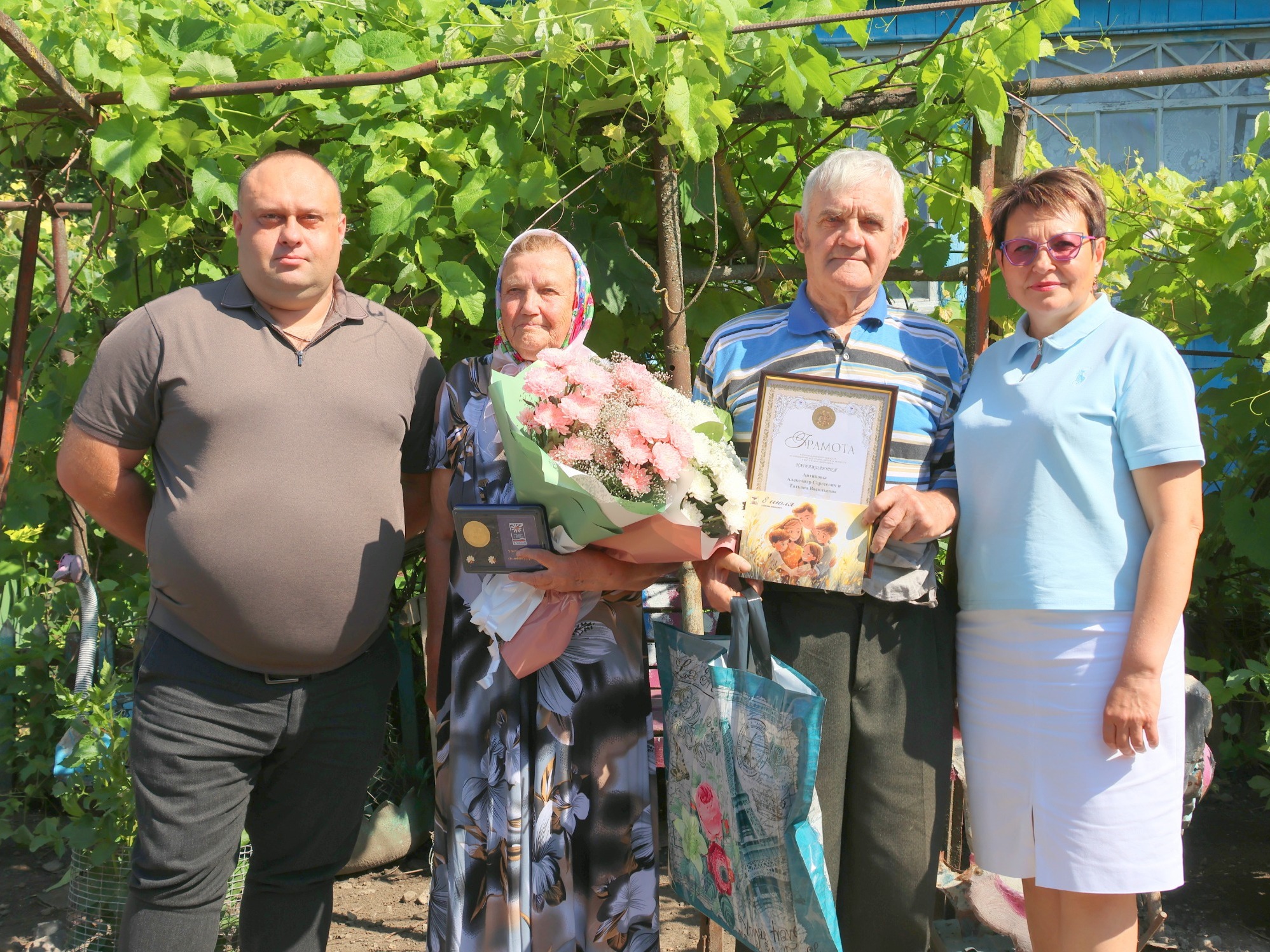 В День семьи, любви и верности в Валуйском округе чествовали семьи, за плечами которых не один десяток лет счастливого брака