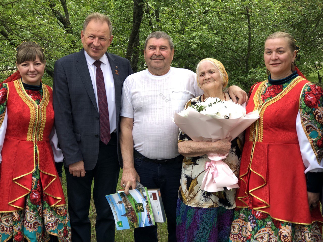 Жительница Валуйской территории, ветеран Великой Отечественной войны, труженик тыла, Ия Феопентовна Михальцова сегодня отмечает  день рождения.