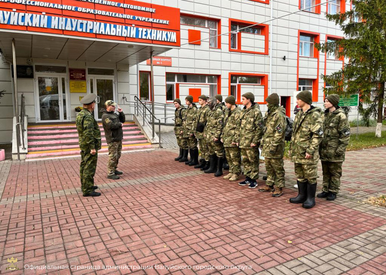 Сегодня 15 лучших воспитанников Центра «Воин» отправились на региональный этап военно-спортивной игры «Зарница 2.0: Время Героев!». Сегодня 15 лучших воспитанников Центра «Воин» отправились на региональный этап военно-спортивной игры «Зарница 2.0: Время Героев!».