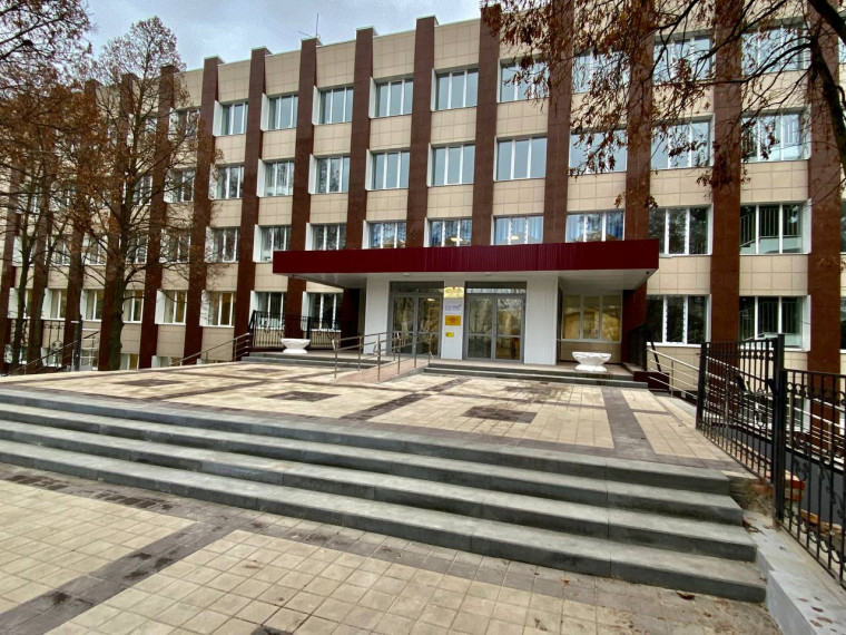 Заместитель Губернатора Белгородской области – министр образования Белгородской области Андрей Милёхин посетил городскую школу №1. Заместитель Губернатора Белгородской области – министр образования Белгородской области Андрей Милёхин посетил городскую школу №1.