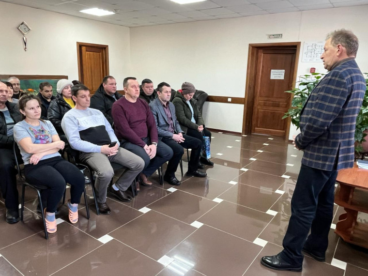 Алексей Дыбов встретился с трудовыми коллективами Валуйского городского округа. Алексей Дыбов встретился с трудовыми коллективами Валуйского городского округа.