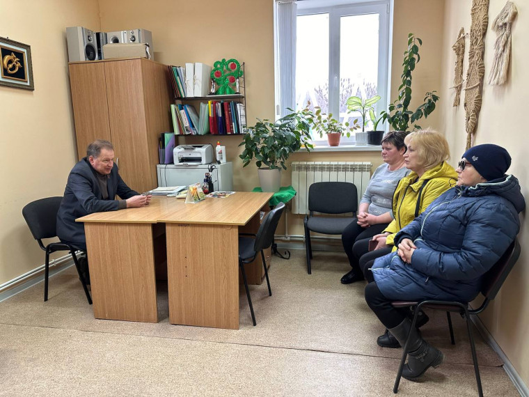 Алексей Дыбов провёл выездной приём граждан. Алексей Дыбов провёл выездной приём граждан.