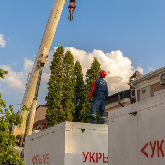 В Валуйском городском округе продолжается установка модульных укрытий в целях безопасности. В Валуйском городском округе продолжается установка модульных укрытий в целях безопасности.
