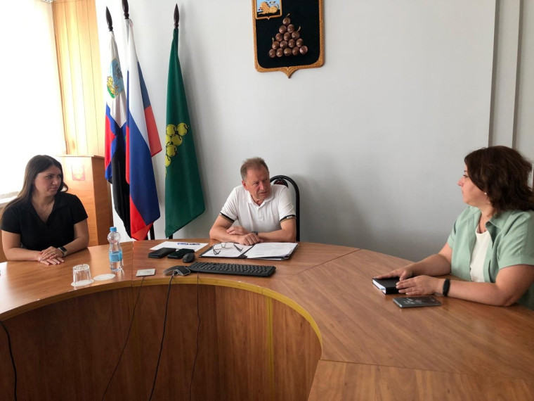 Алексей Дыбов встретился с представителями автономной некоммерческой организации «Спортивно-Патриотический Клуб «Дружина». Алексей Дыбов встретился с представителями автономной некоммерческой организации «Спортивно-Патриотический Клуб «Дружина».