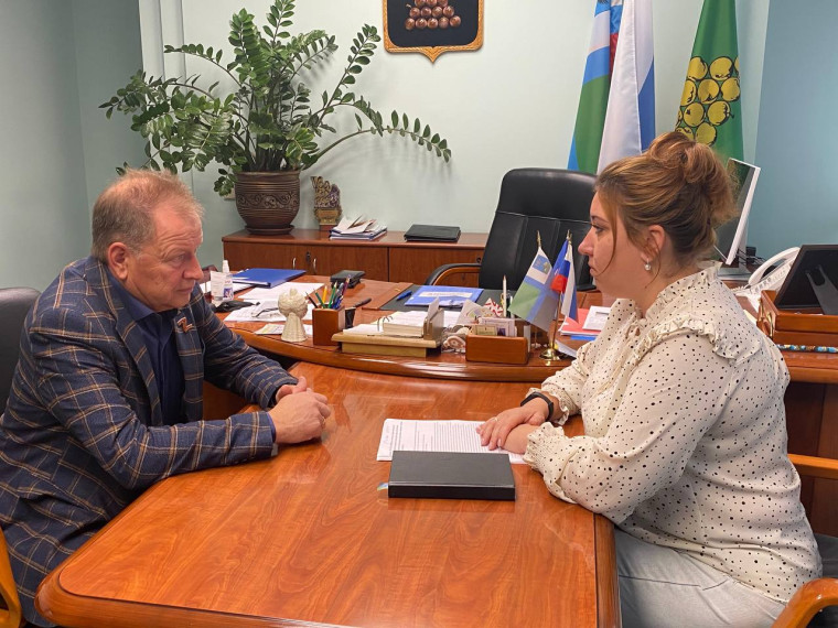 Глава округа Алексей Дыбов встретился с председателем АНО «Центр развития молодёжных и социальных инициатив «ЭТО ПРО НАС!» Анастасией Артёмовой. Глава округа Алексей Дыбов встретился с председателем АНО «Центр развития молодёжных и социальных инициатив «ЭТО ПРО НАС!» Анастасией Артёмовой.