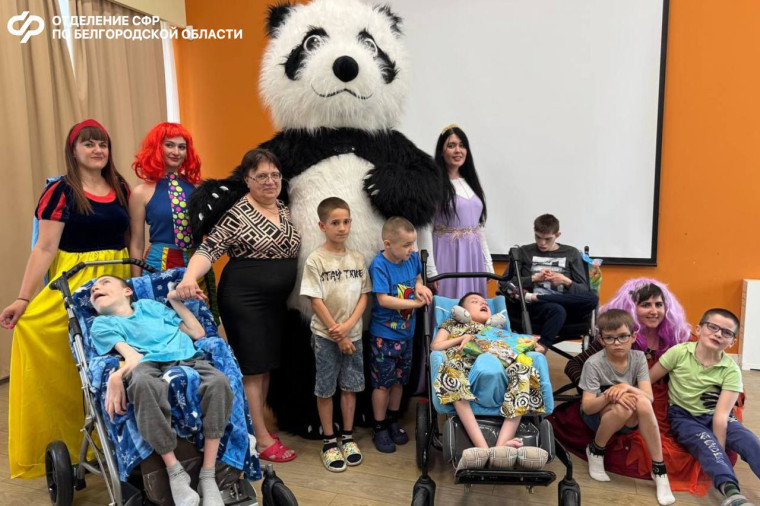 Сотрудники Отделения СФР по Белгородской области поздравили подопечных детского хосписа «Изумрудный город» с Днём защиты детей. Сотрудники Отделения СФР по Белгородской области поздравили подопечных детского хосписа «Изумрудный город» с Днём защиты детей.
