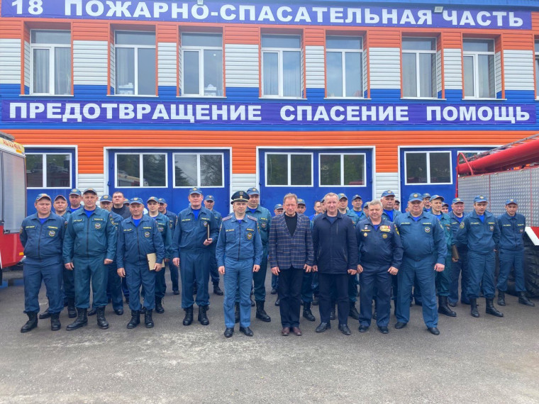 Глава Валуйского округа Алексей Дыбов поздравил с Днём пожарной охраны. Глава Валуйского округа Алексей Дыбов поздравил с Днём пожарной охраны.