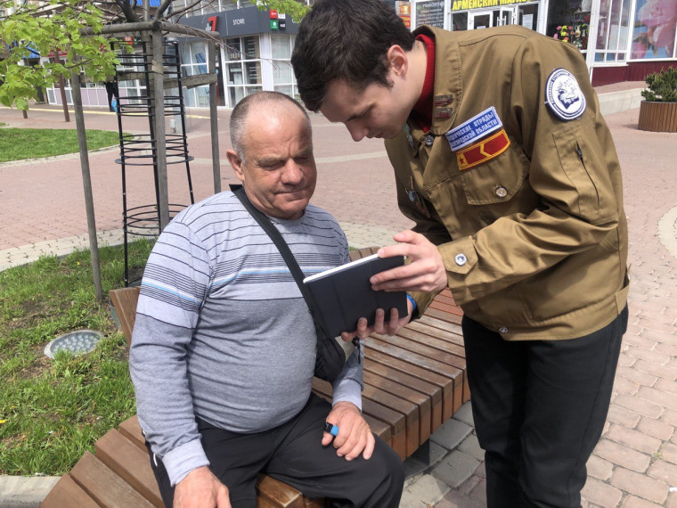 Волонтёры проекта «Комфортная городская среда» продолжают свою работу в Валуйском городском округе. Волонтёры проекта «Комфортная городская среда» продолжают свою работу в Валуйском городском округе.