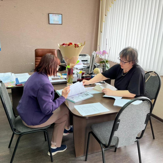 С валуйчанами продолжает работать комиссия по жилищным вопросам граждан, которые утратили жильё в результате обстрелов со стороны ВСУ. С валуйчанами продолжает работать комиссия по жилищным вопросам граждан, которые утратили жильё в результате обстрелов со стороны ВСУ.