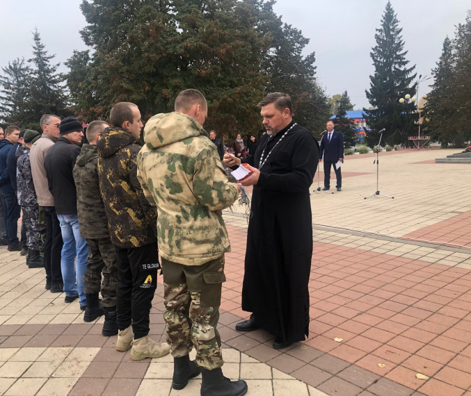 В Валуйках торжественно проводили мобилизованных резервистов. В Валуйках торжественно проводили мобилизованных резервистов.