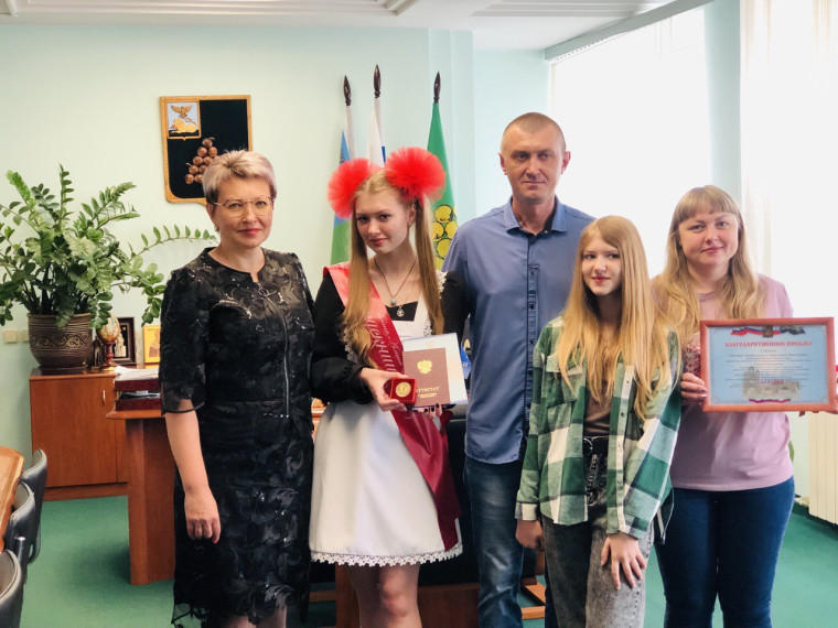 Валуйские выпускники получили федеральные медали «За особые успехи в учении». Валуйские выпускники получили федеральные медали «За особые успехи в учении».