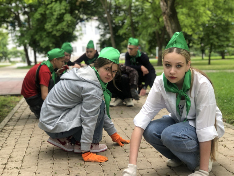 В Валуйках уже трудоустроили 185 школьников. В Валуйках уже трудоустроили 185 школьников.
