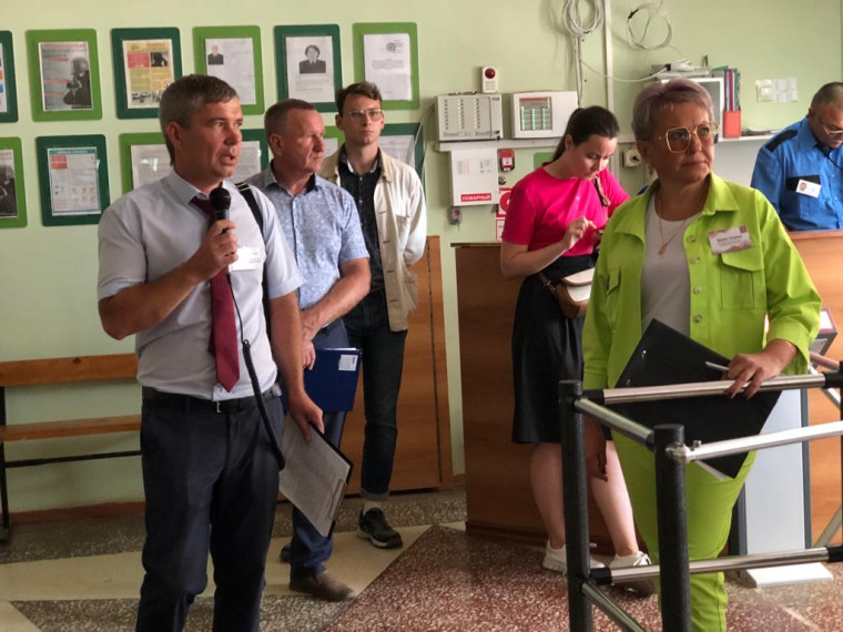 В Валуйском городском округе прошли учебно-методические сборы по вопросам подготовки укрытий образовательных учреждений и объектов соцсферы. В Валуйском городском округе прошли учебно-методические сборы по вопросам подготовки укрытий образовательных учреждений и объектов соцсферы.