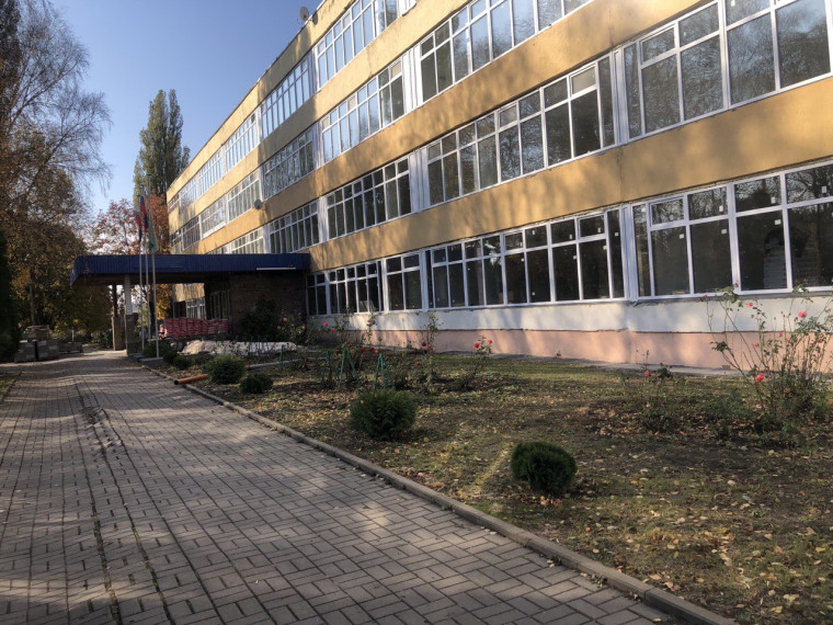 В Валуйках продолжается ремонт городской школы № 4. В Валуйках продолжается ремонт городской школы № 4.