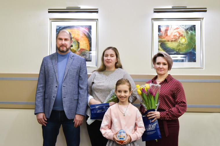 В «Белгородэнерго» поздравили мам, жен, дочерей и сестер участников СВО.
