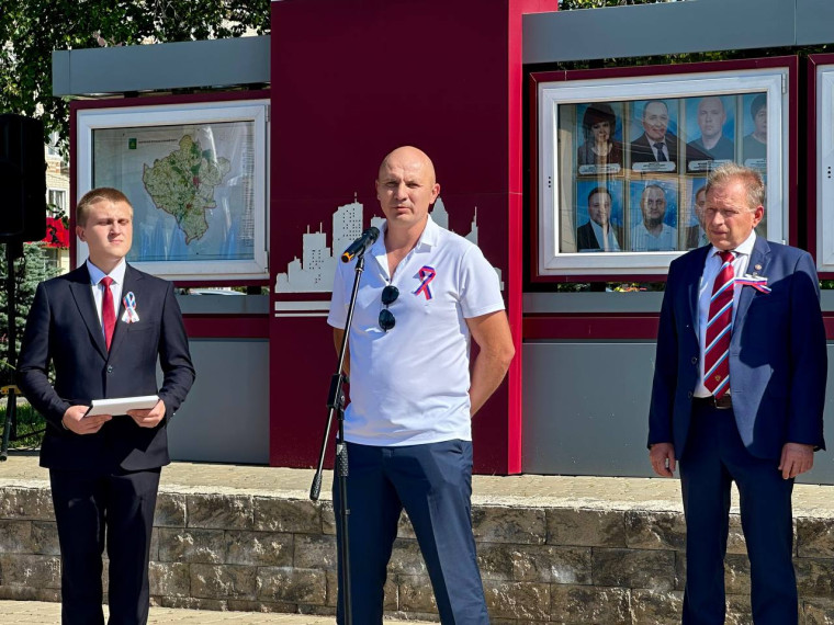 День флага — это важное событие, символизирующее единство и силу нашего народа.