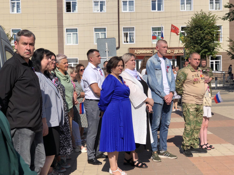 День флага — это важное событие, символизирующее единство и силу нашего народа.