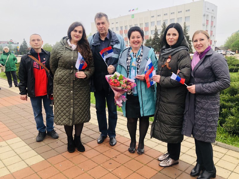 В нашем округе состоялось открытие обновлённой Доски почёта.